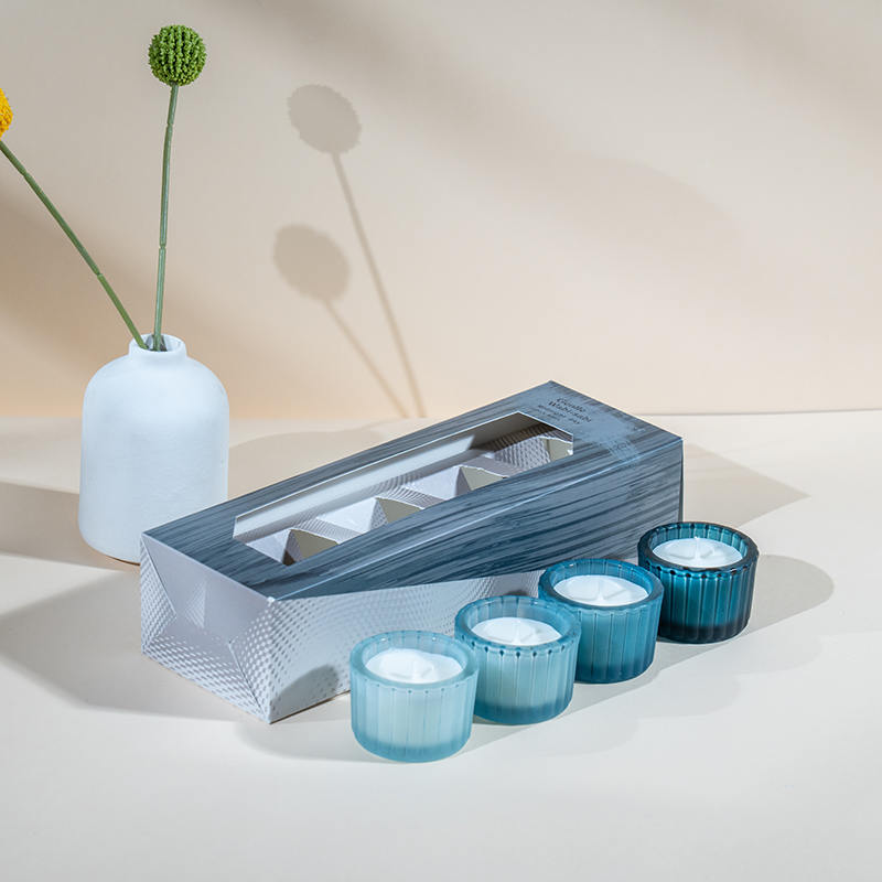 Set de 4 pahare cu lumânări mici din sticlă cu dungi verticale