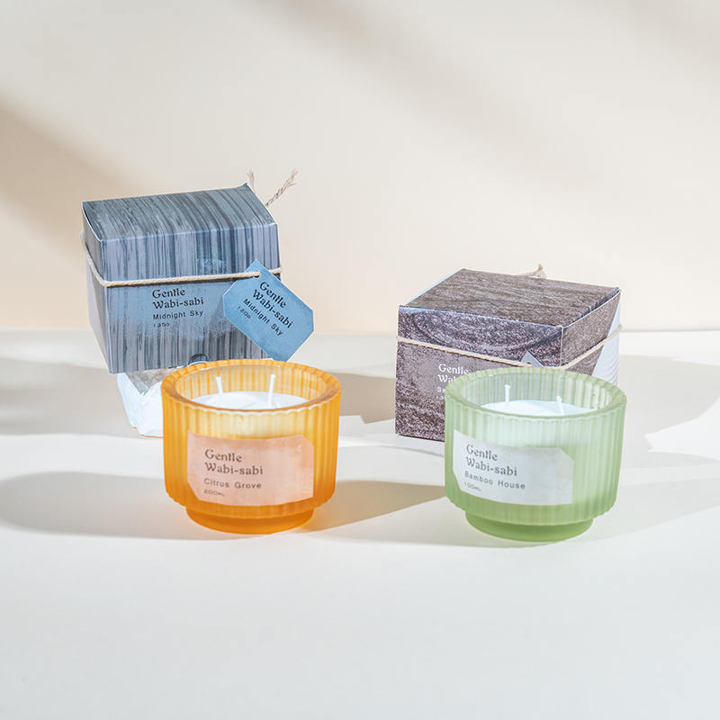 Cană rotundă de lumânare din sticlă cu dungi verticale lumânări parfumate-vânzător de lumânări de ceară de soia ecologică