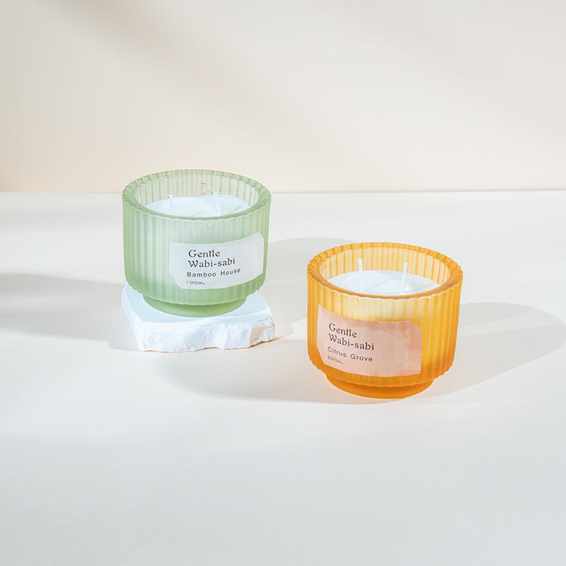 Cană rotundă de lumânare din sticlă cu dungi verticale lumânări parfumate-vânzător de lumânări de ceară de soia ecologică