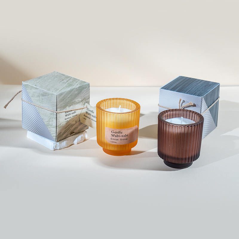 Cană rotundă de lumânare din sticlă cu dungi verticale lumânări parfumate-vânzător de lumânări de ceară de soia ecologică